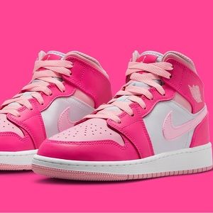 Women’s Jordans 7.5 Soft Pink / Fierce Pink